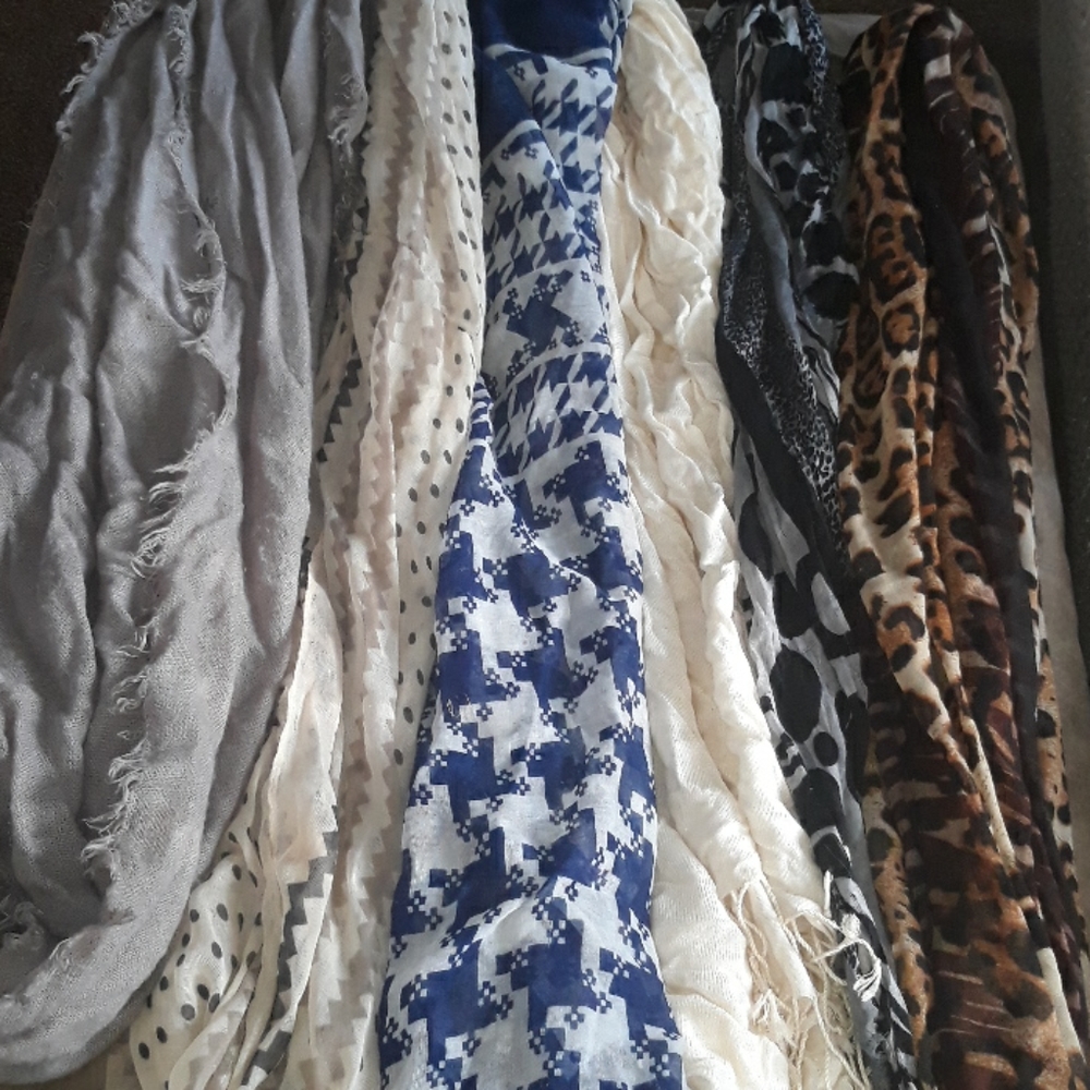 6 ScarfS/Wraps - Picture 2 of 2